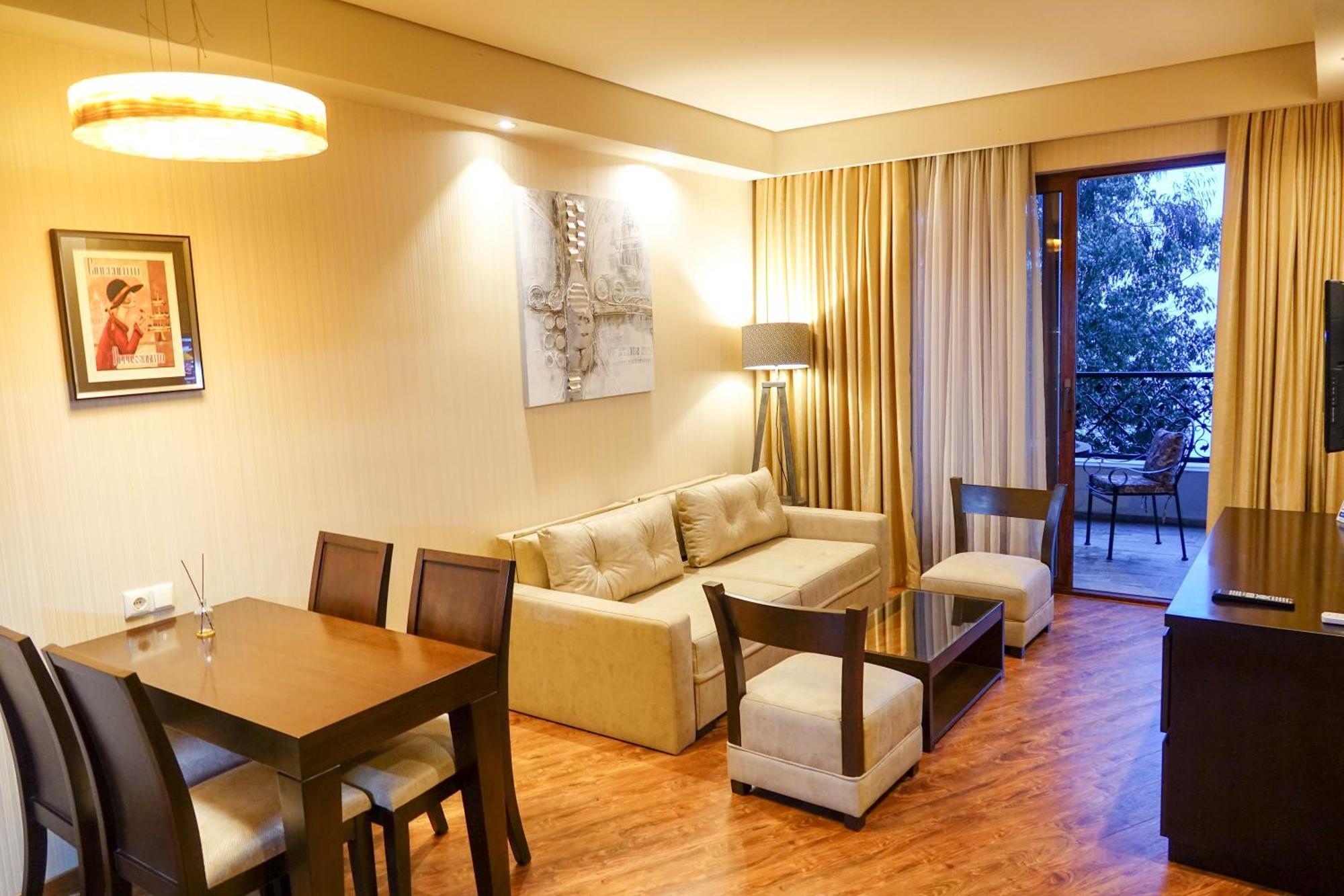 Luxury Dreamland Oasis Apartment